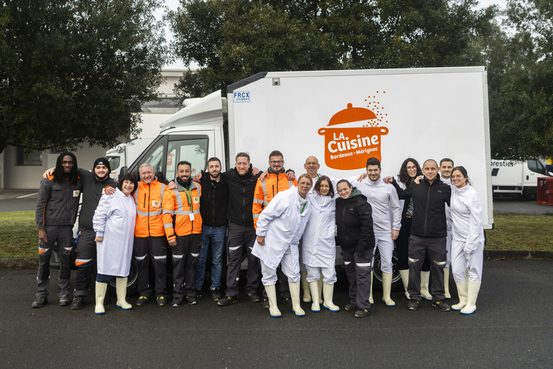 Une partie de l'équipe de la cuisine
agents de maintenance
agents de la logistique
agents de production
agents administratifs